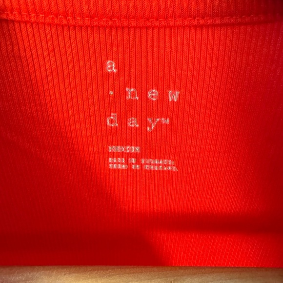 NWT! Women’s a new day red colored textured short sleeve t-shirt Medium - Picture 2 of 4